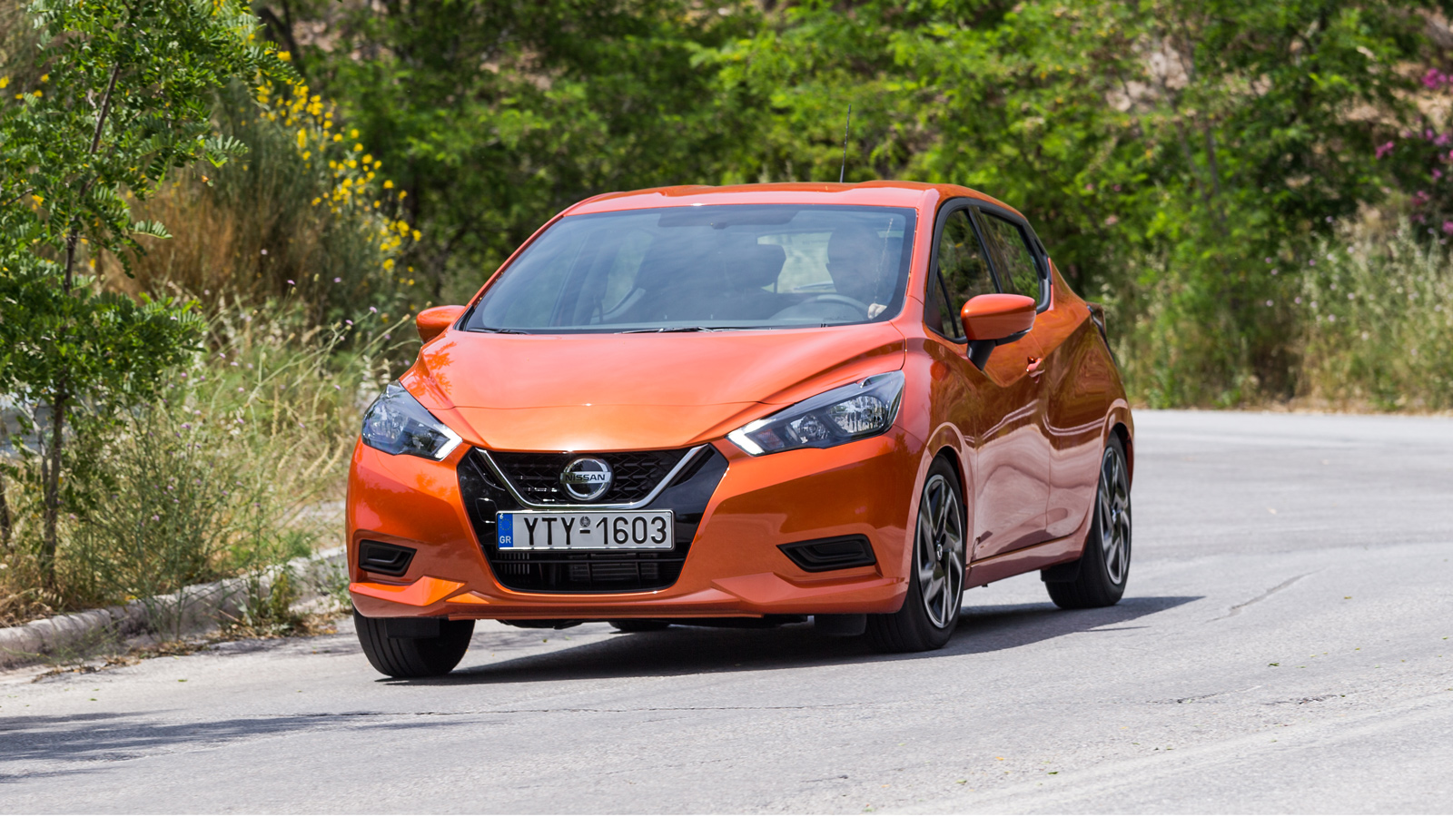 Nissan Micra CVT: Ελίσσεται με άνεση στην πόλη!